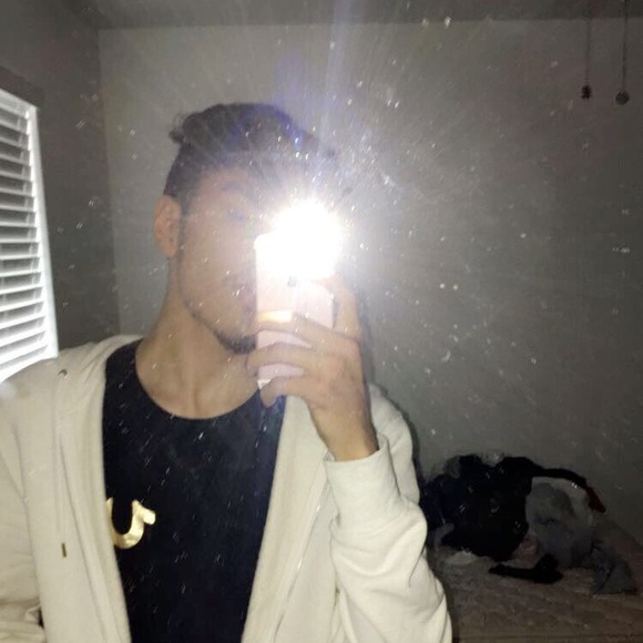 Poshmark profile picture for @icyytre